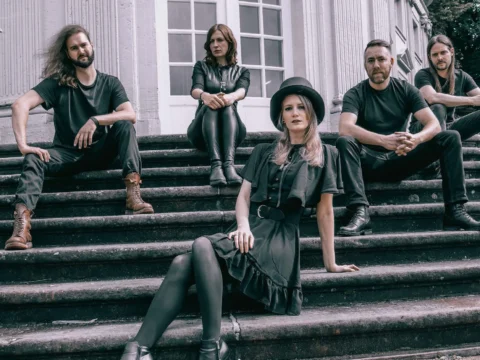Zwischen Symphonic Metal und Zirkuszelt