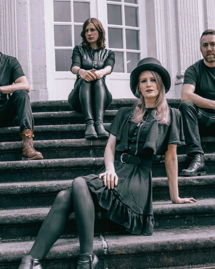 Zwischen Symphonic Metal und Zirkuszelt